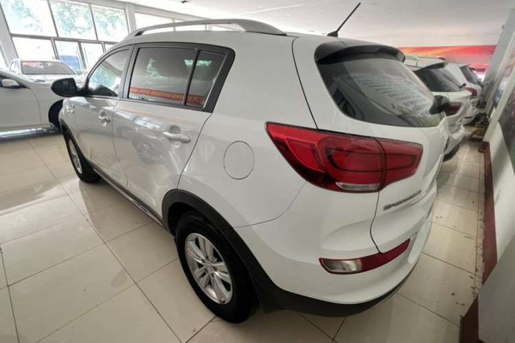 Used Kia Sportage R 2015 2.0L Manual Two-Wheel Drive GL Model Exterior 3