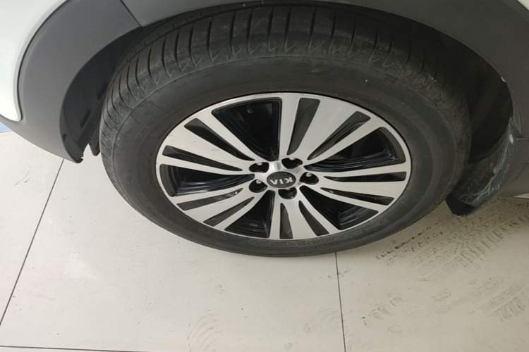 Used Kia Sportage R 2015 2.0L Automatic Two-Wheel Drive DLX Model Exterior 4