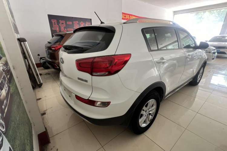 Used Kia Sportage R 2015 2.0L Manual Two-Wheel Drive GL Model Exterior 4