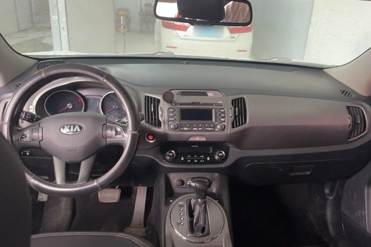 Used Kia Sportage R 2015 2.0L Automatic Two-Wheel Drive DLX Model Exterior 5