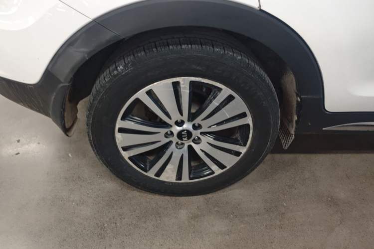Used Kia Sportage R 2015 2.0L Automatic Two-Wheel Drive DLX Model Exterior 5