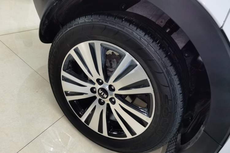 Used Kia Sportage R 2015 2.0L Automatic Two-Wheel Drive DLX Model Exterior 5
