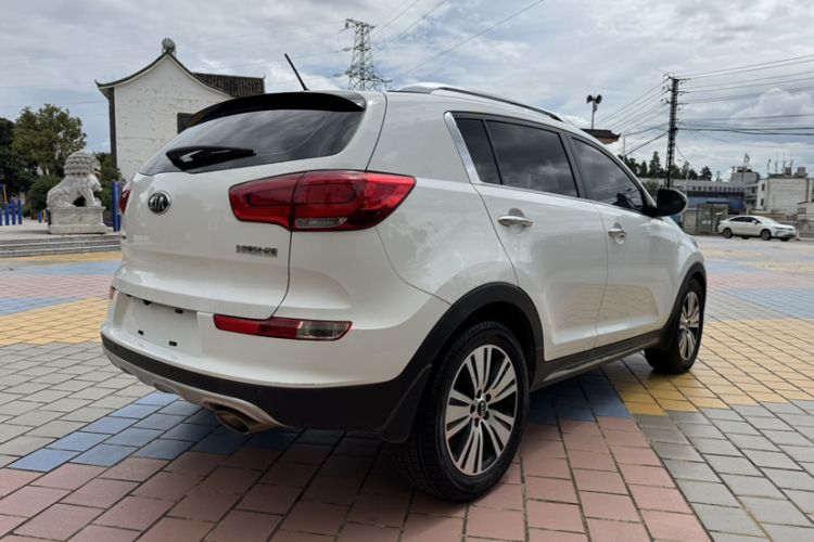 Used Kia Sportage R 2015 2.0L Automatic Two-Wheel Drive DLX Model Exterior 7