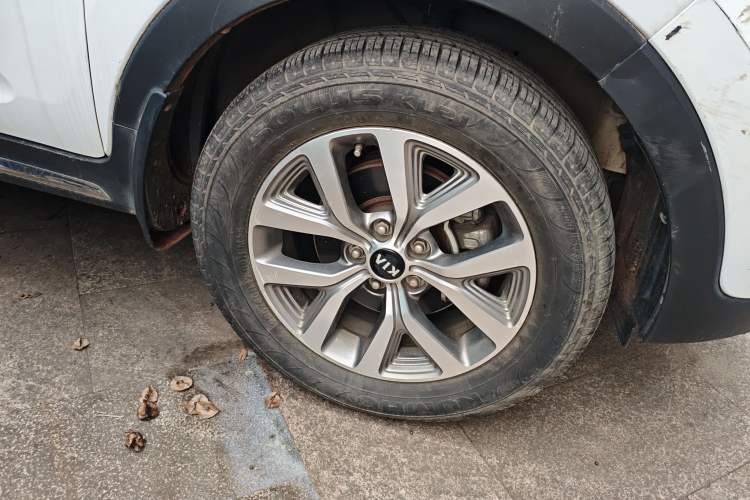 Used Kia Sportage R 2015 2.0L Manual Two-Wheel Drive GLS Trim Exterior 7