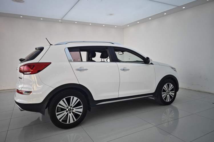 Used Kia Sportage R 2015 2.0L Automatic Two-Wheel Drive DLX Model Exterior 9