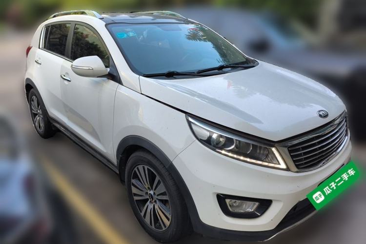 Used Kia Sportage R 2015 2.0L Automatic Two-Wheel Drive DLX Model Front Right 45 Deg