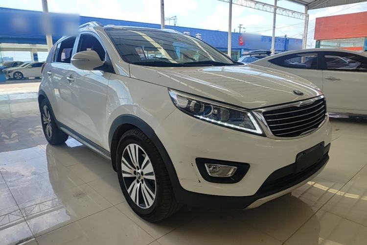 Used Kia Sportage R 2015 2.0L Automatic Two-Wheel Drive DLX Model Front Right 45 Deg