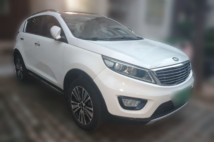 Used Kia Sportage R 2015 2.0L Automatic Two-Wheel Drive DLX Model Front Right 45 Deg