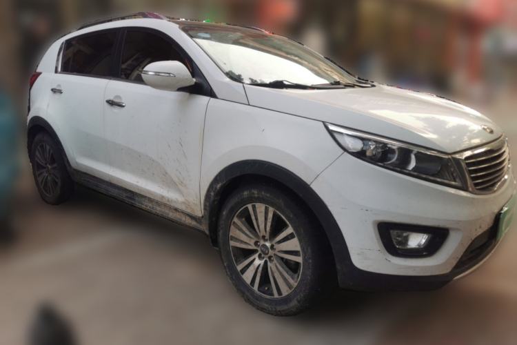 Used Kia Sportage R 2015 2.0L Automatic Two-Wheel Drive DLX Model Front Right 45 Deg