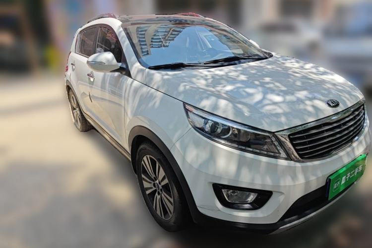 Used Kia Sportage R 2015 2.0L Automatic Two-Wheel Drive DLX Model Front Right 45 Deg