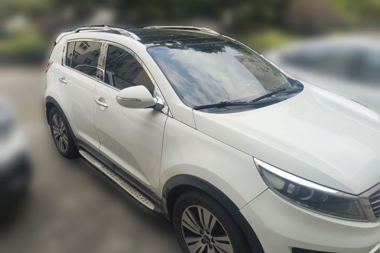 Used Kia Sportage R 2015 2.0L Automatic Two-Wheel Drive DLX Model Front Right 45 Deg