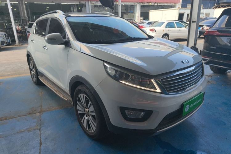 Used Kia Sportage R 2015 2.0L Automatic Two-Wheel Drive DLX Model Front Right 45 Deg