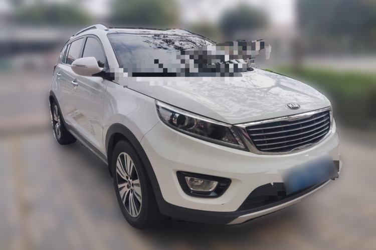 Used Kia Sportage R 2015 2.0L Automatic Two-Wheel Drive DLX Model Front Right 45 Deg