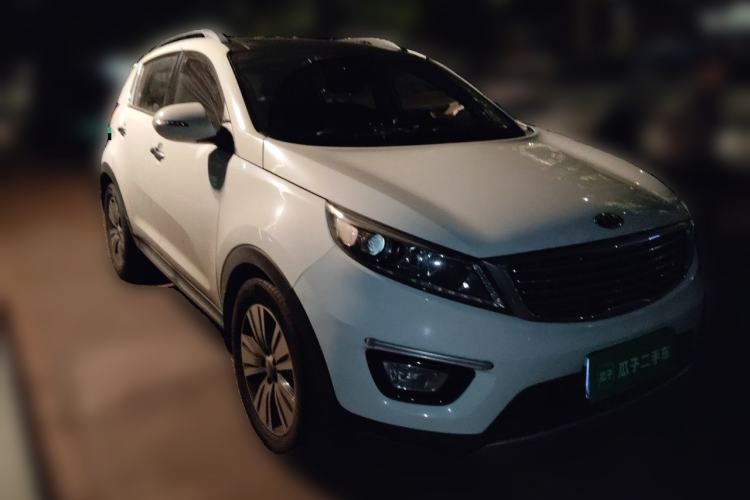 Used Kia Sportage R 2015 2.0L Automatic Two-Wheel Drive DLX Model Front Right 45 Deg