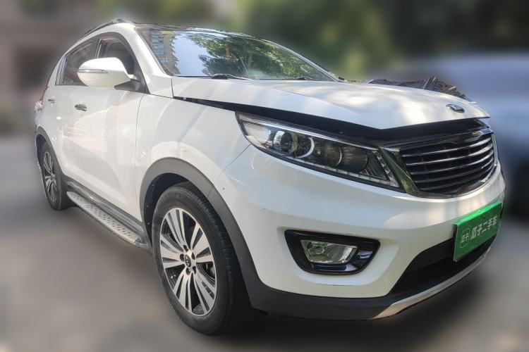Used Kia Sportage R 2015 2.0L Automatic Two-Wheel Drive DLX Model Front Right 45 Deg