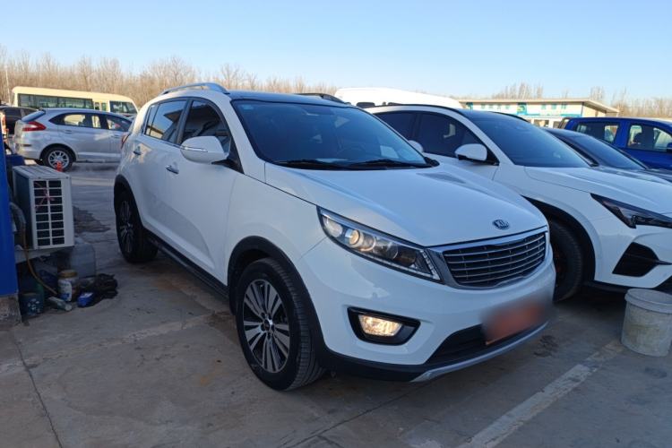Used Kia Sportage R 2015 2.0L Automatic Two-Wheel Drive DLX Model Front Right 45 Deg