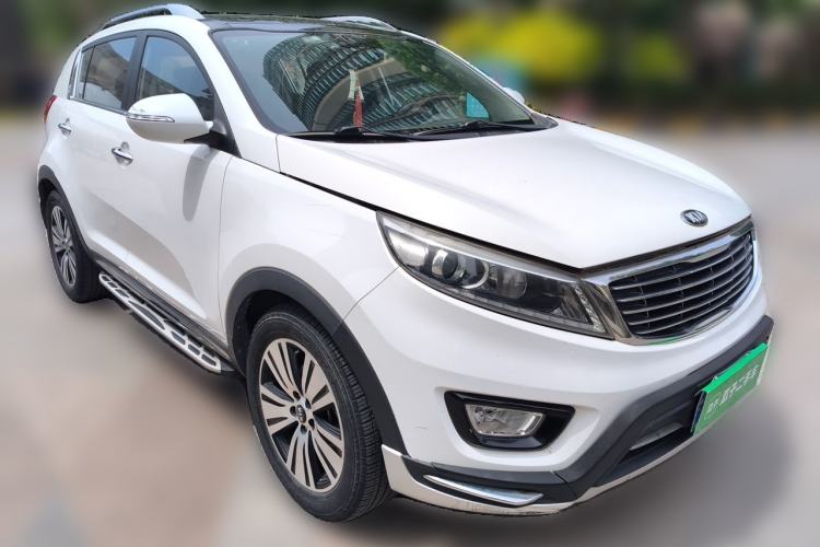 Used Kia Sportage R 2015 2.0L Automatic Two-Wheel Drive DLX Model Front Right 45 Deg