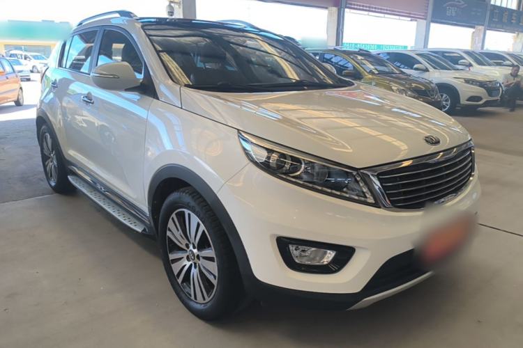 Used Kia Sportage R 2015 2.0L Automatic Two-Wheel Drive DLX Model Front Right 45 Deg