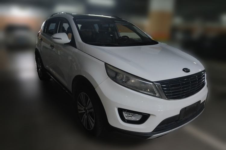 Used Kia Sportage R 2015 2.0L Automatic Two-Wheel Drive DLX Model Front Right 45 Deg