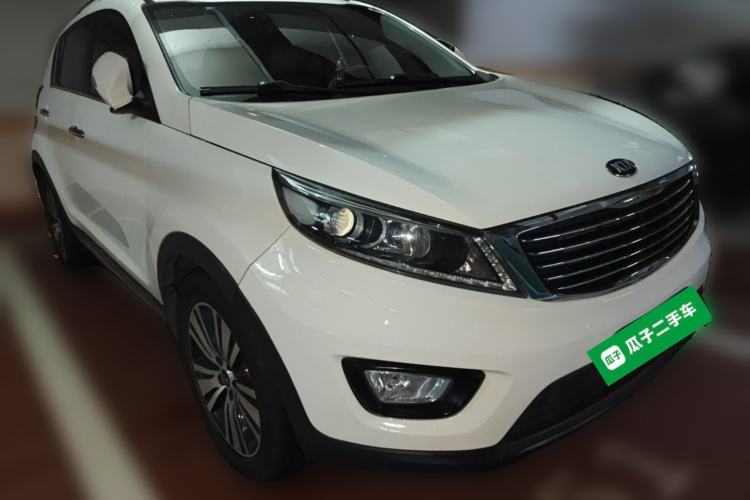 Used Kia Sportage R 2015 2.0L Automatic Two-Wheel Drive DLX Model Front Right 45 Deg