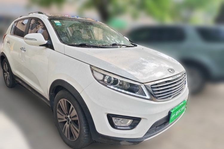 Used Kia Sportage R 2015 2.0L Automatic Two-Wheel Drive DLX Model Front Right 45 Deg
