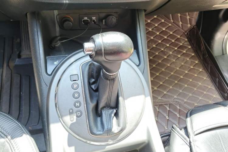 Used Kia Sportage R 2015 2.0L Automatic Two-Wheel Drive DLX Model Gear Lever