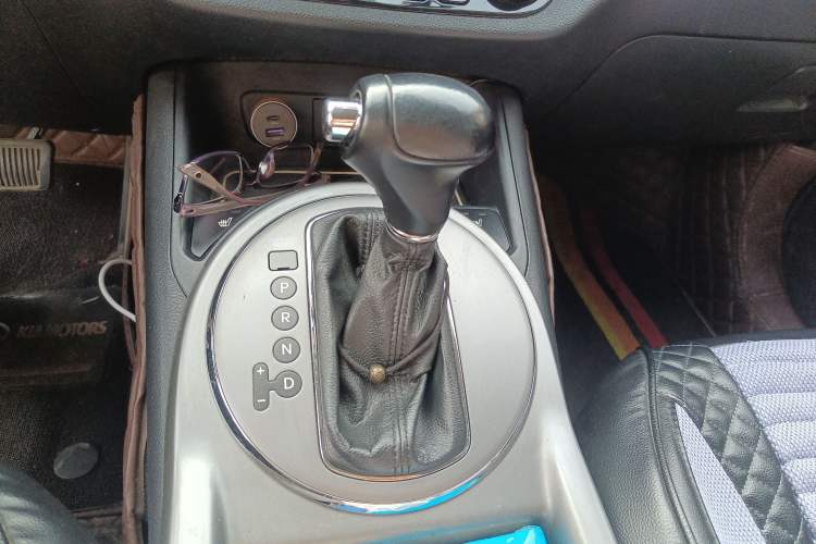 Used Kia Sportage R 2015 2.0L Automatic Two-Wheel Drive DLX Model Gear Lever