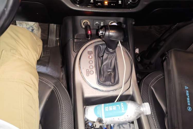 Used Kia Sportage R 2015 2.0L Automatic Two-Wheel Drive GLS Gear Lever