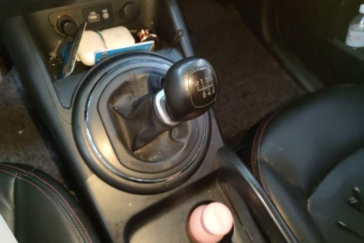Used Kia Sportage R 2015 2.0L Manual Two-Wheel Drive GL Model Gear Lever