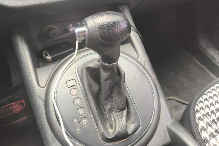 Used Kia Sportage R 2015 2.0L Automatic Two-Wheel Drive GL Gear Lever