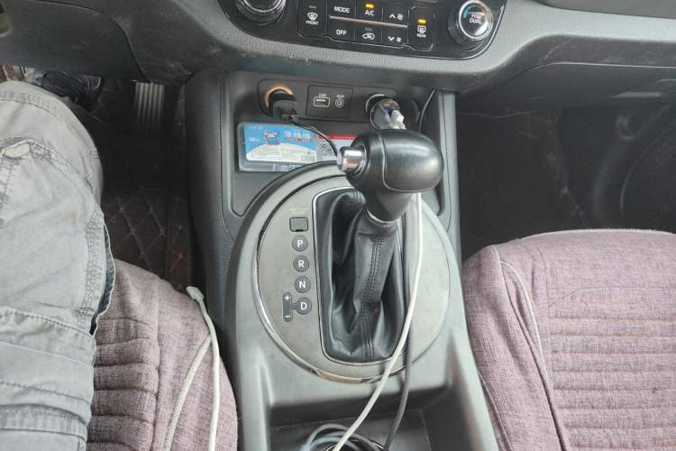 Used Kia Sportage R 2015 2.0L Automatic Two-Wheel Drive GLS Gear Lever