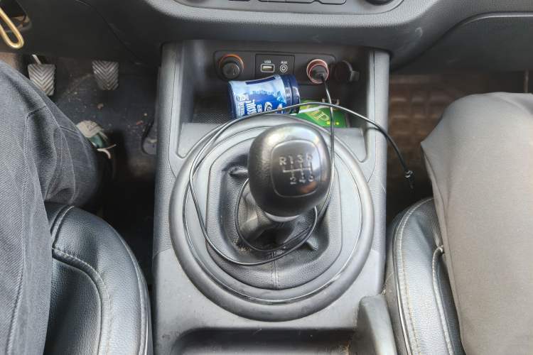 Used Kia Sportage R 2015 2.0L Manual Two-Wheel Drive GL Model Gear Lever