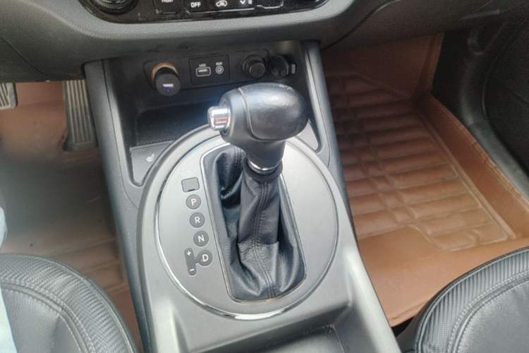 Used Kia Sportage R 2015 2.0L Automatic Two-Wheel Drive DLX Model Gear Lever
