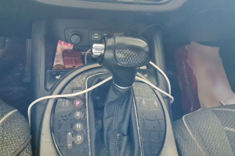 Used Kia Sportage R 2015 2.0L Automatic Two-Wheel Drive DLX Model Gear Lever