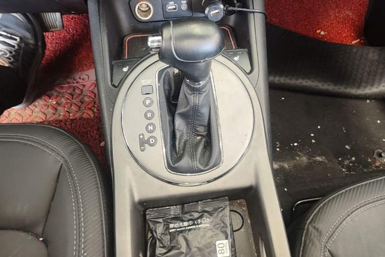 Used Kia Sportage R 2015 2.0L Automatic Two-Wheel Drive DLX Model Gear Lever