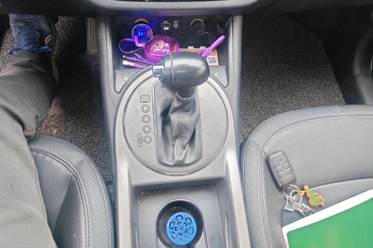 Used Kia Sportage R 2015 2.0L Automatic Two-Wheel Drive DLX Model Gear Lever