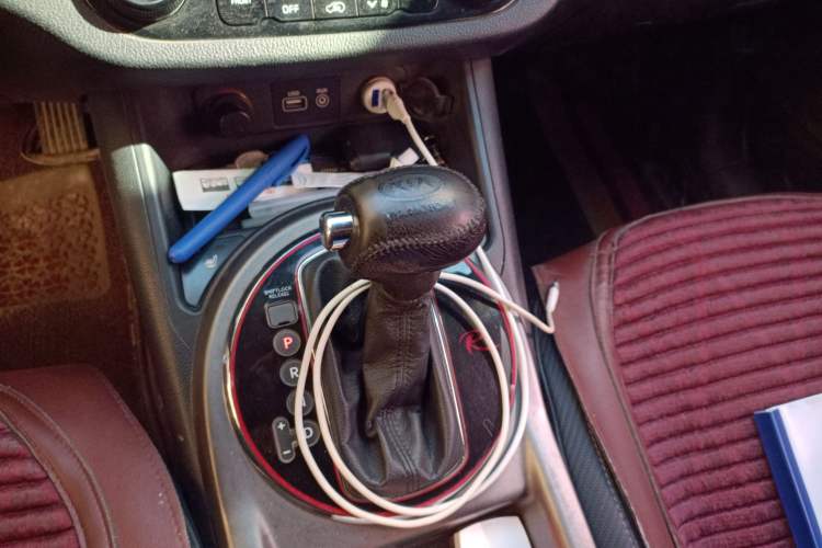 Used Kia Sportage R 2015 2.0L Automatic 2WD Premium Edition Gear Lever