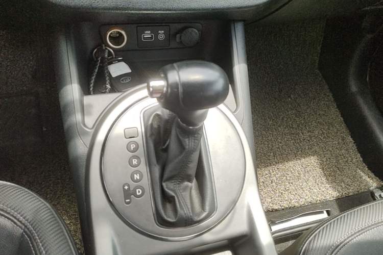 Used Kia Sportage R 2015 2.0L Automatic Two-Wheel Drive GLS Gear Lever