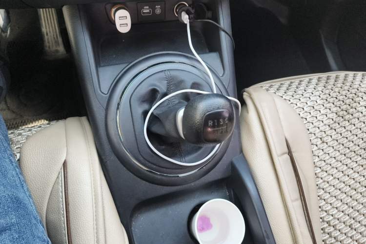 Used Kia Sportage R 2015 2.0L Manual Two-Wheel Drive GL Model Gear Lever
