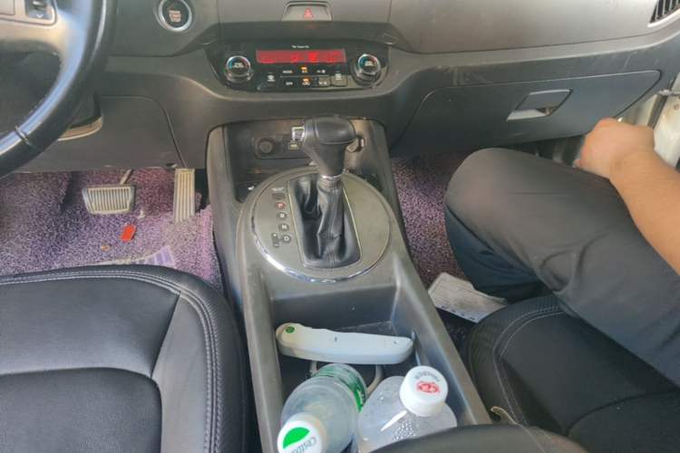 Used Kia Sportage R 2015 2.0L Automatic Two-Wheel Drive DLX Model Gear Lever