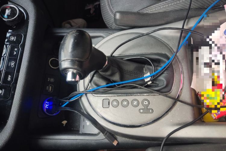 Used Kia Sportage R 2015 2.0L Automatic Two-Wheel Drive DLX Model Gear Lever