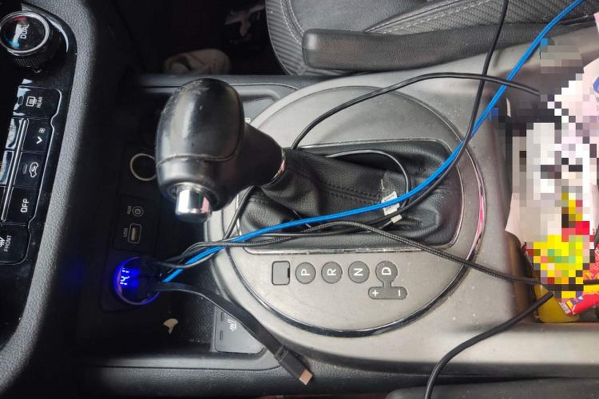 Used Kia Sportage R 2015 2.0L Automatic Two-Wheel Drive DLX Model Gear Lever