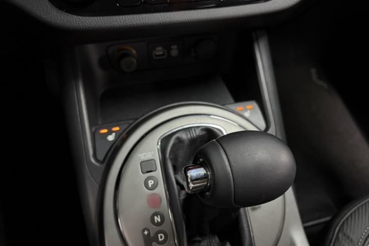 Used Kia Sportage R 2015 2.0L Automatic Two-Wheel Drive DLX Model Gear Lever