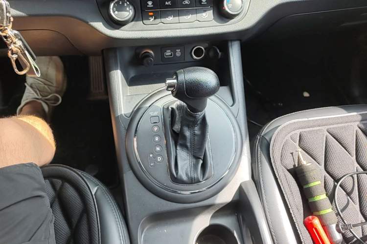 Used Kia Sportage R 2015 2.0L Automatic Two-Wheel Drive GL Gear Lever