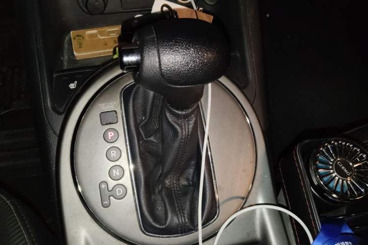 Used Kia Sportage R 2015 2.0L Automatic Two-Wheel Drive DLX Model Gear Lever