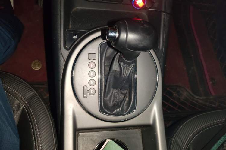 Used Kia Sportage R 2015 2.0L Automatic 2WD Premium Edition Gear Lever