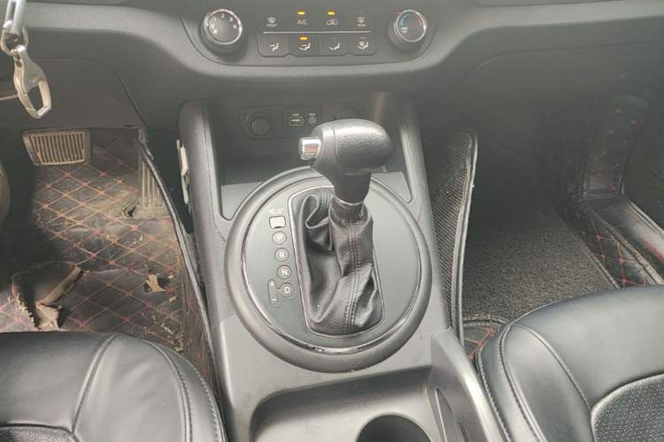 Used Kia Sportage R 2015 2.0L Automatic Two-Wheel Drive GL Gear Lever