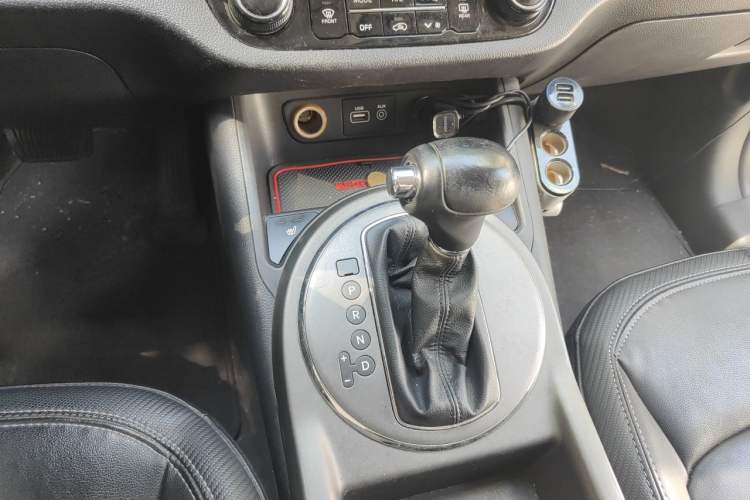 Used Kia Sportage R 2015 2.0L Automatic Two-Wheel Drive DLX Model Gear Lever