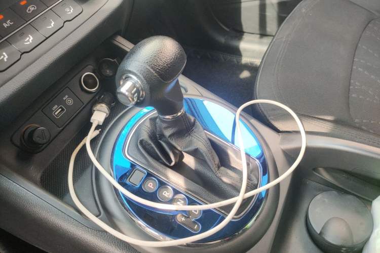 Used Kia Sportage R 2015 2.0L Automatic Two-Wheel Drive GL Gear Lever