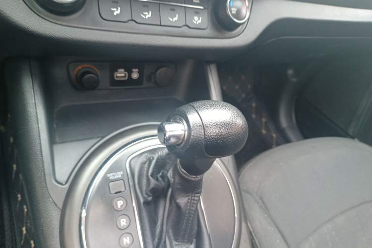Used Kia Sportage R 2015 2.0L Automatic Two-Wheel Drive GL Gear Lever
